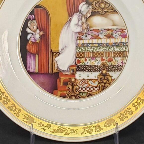 Royal Copenhagen The Princess & the Pea Hans Christian Andersen Collectors Plate - Picture 8 of 8